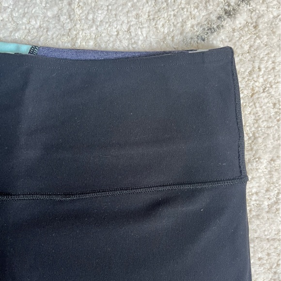 Lululemon Reversible Yoga Shorts (Size 6) - Picture 7 of 16
